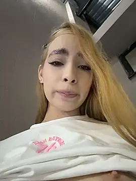 isabella-gaviria (F teen) - FUCK MY PUSSY IN MENS BATHROOM + CREAM🥵