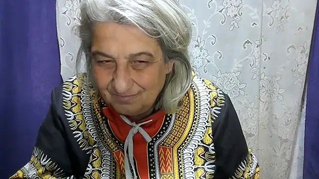 ExquisiteMature live cam on StripChat