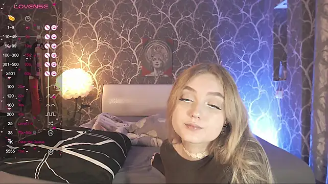 MiaMiaMeow live cam on StripChat
