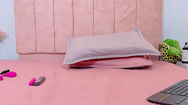 lisamiller_ live cam on StripChat