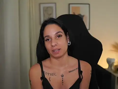 SissyBlue18 live cam on StripChat