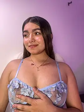 Juli_saenz_ live cam on StripChat