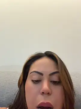 LariiHotWife