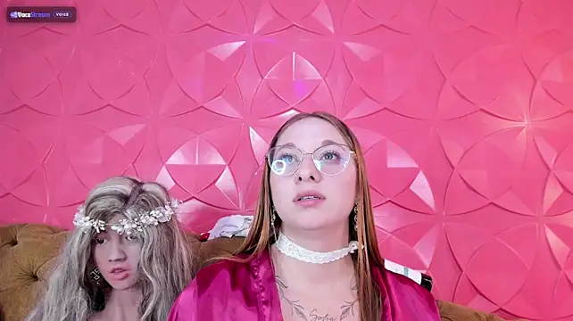 Naomy_Leeg