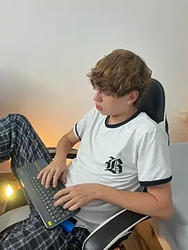Nicola_hard live sex cam