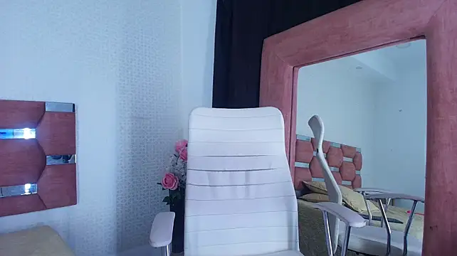 mia_celestee webcam