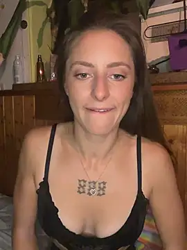TeenLeonie18