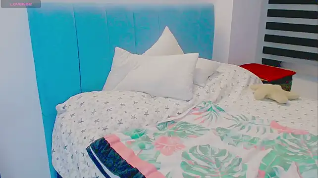Kendraline1 live cam preview
