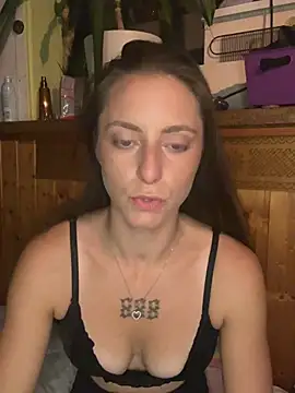 TeenLeonie18