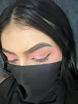 zharaaa18 live cam on StripChat