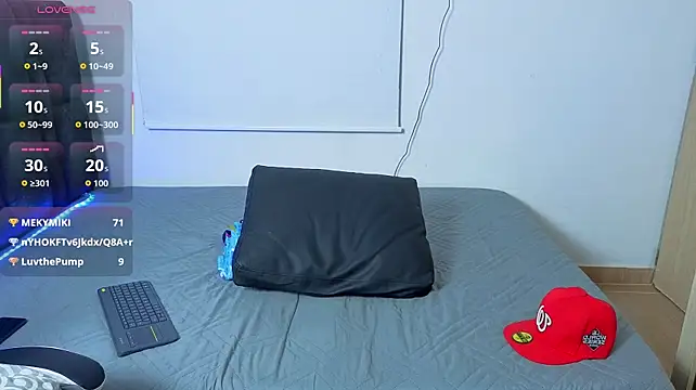 Luke_Muscle webcam