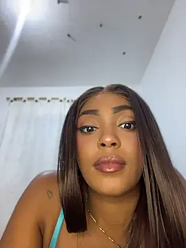 zaracollins01 live cam on StripChat