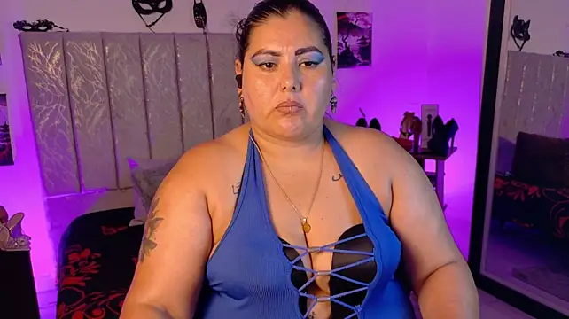 Isabell_Luxxx live cam on StripChat