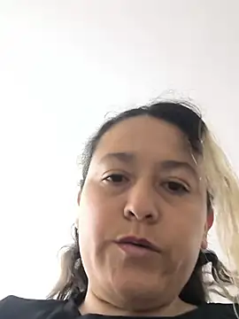 mooncurves live cam on StripChat