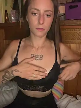TeenLeonie18