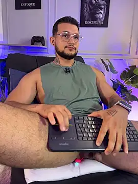 Marco_Vega live cam on StripChat