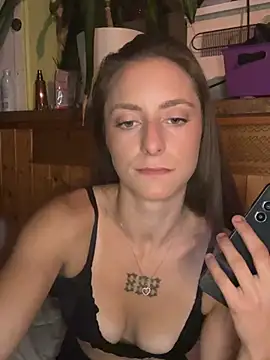 TeenLeonie18