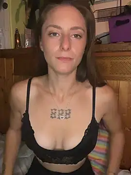 TeenLeonie18