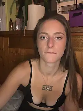 TeenLeonie18