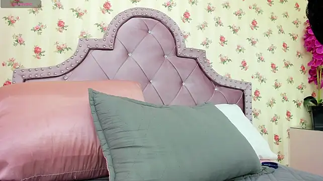 ariana_moon00 live cam on StripChat