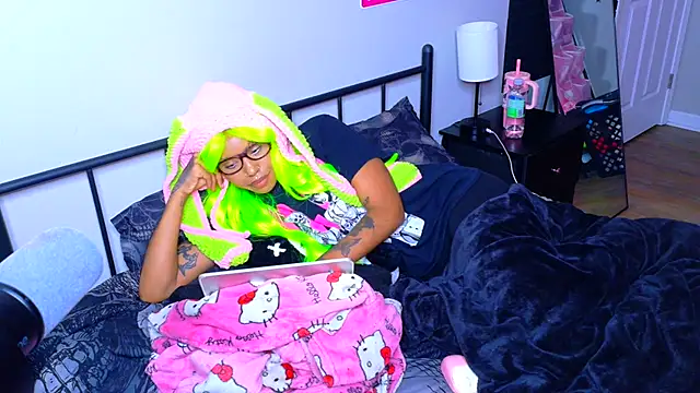 spookiebaddie live cam on StripChat
