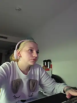 LiyaKasper webcam