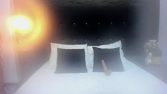 KattieTylor live cam on StripChat