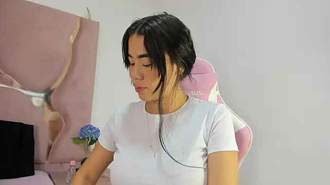 Sofia-candyht live cam on StripChat