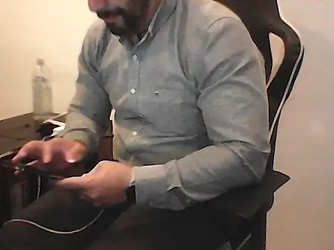 Yorel1109- live cam on StripChat