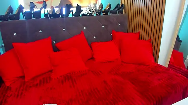 LauraSiin live cam on StripChat