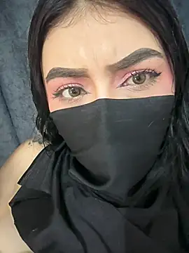 zharaaa18 live cam on StripChat
