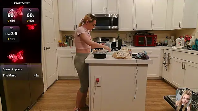 Blondiewithanass