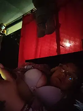 SaraJ live cam preview
