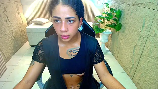 tiffany__r live cam on StripChat