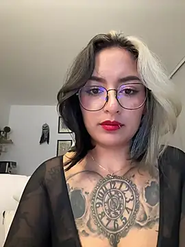 Rae_Lil_White live cam on StripChat