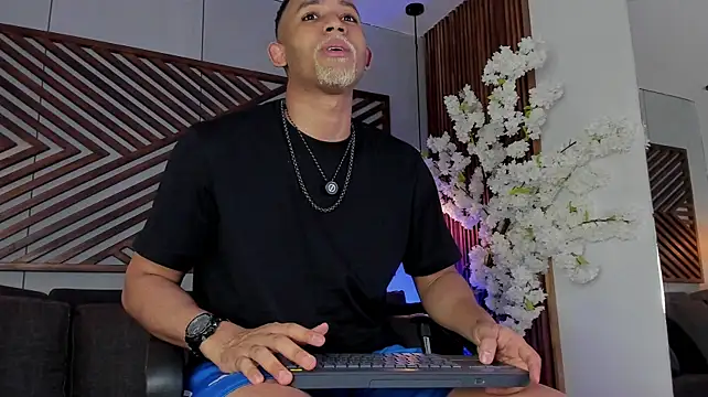 B_Wild live sex cam