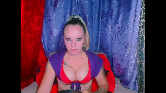 Aliceessencex live cam on StripChat