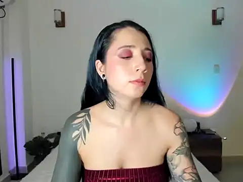 EvangelineLoveee live cam on StripChat