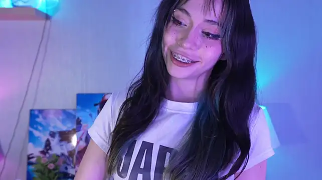 kitticam (F teen) - Domi in my clit + squirt 🍆💦