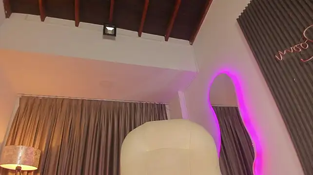 Sarah_Stone_ live cam on StripChat