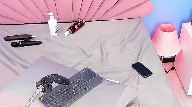 sharlotthe_bigass live cam preview