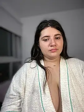 horny_roomiess live cam on StripChat