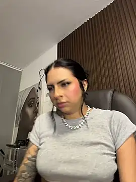 Hilary_pinkk