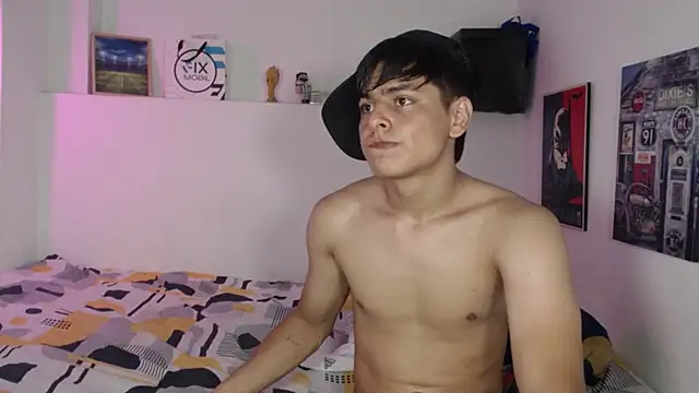 Logan_Jhonson19 live cam on StripChat