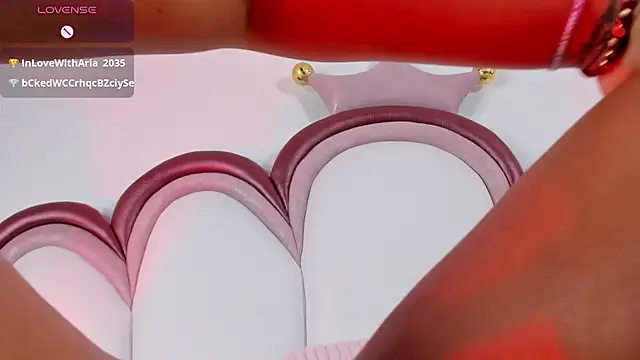 AriaCush live cam on StripChat
