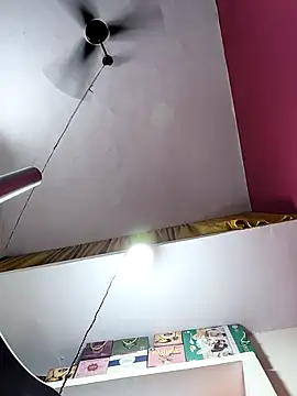 deeptihotgirl live cam on StripChat