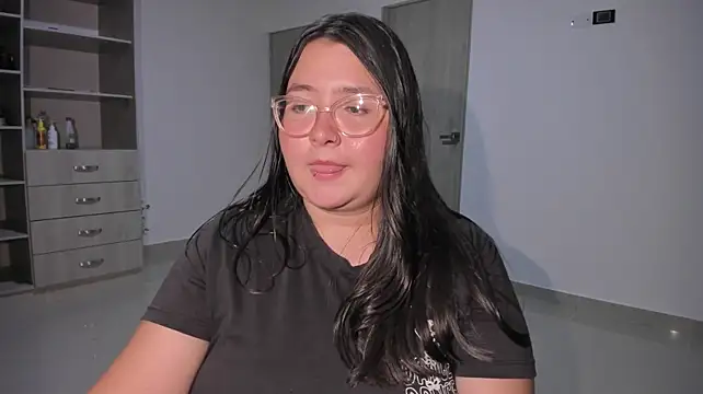 chloe_blade webcam