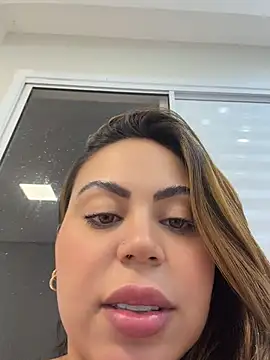 LariiHotWife live sex cam