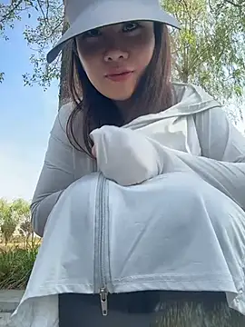 Yioyio-666 live cam on StripChat