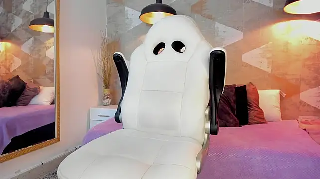 LalilaBrunettee live cam on StripChat